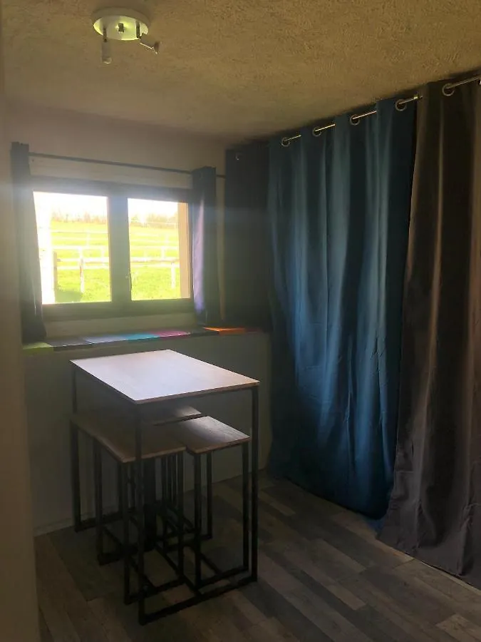 Le Merlat Gite Beaucaire  Hébergement de vacances Beaucaire (Gers)